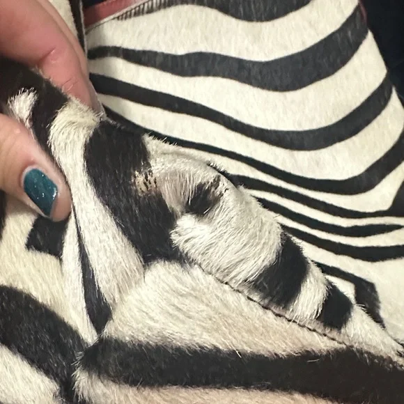 Mauricio Taiuti genuine leather Zebra Print (calf) Women's Bag with Red Accents - Picture 3 of 10